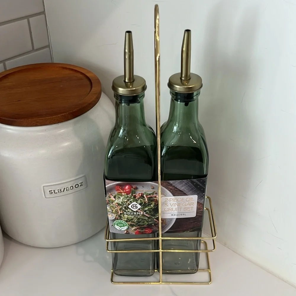 Cute. 2pc Vinegar Cruet Set..
